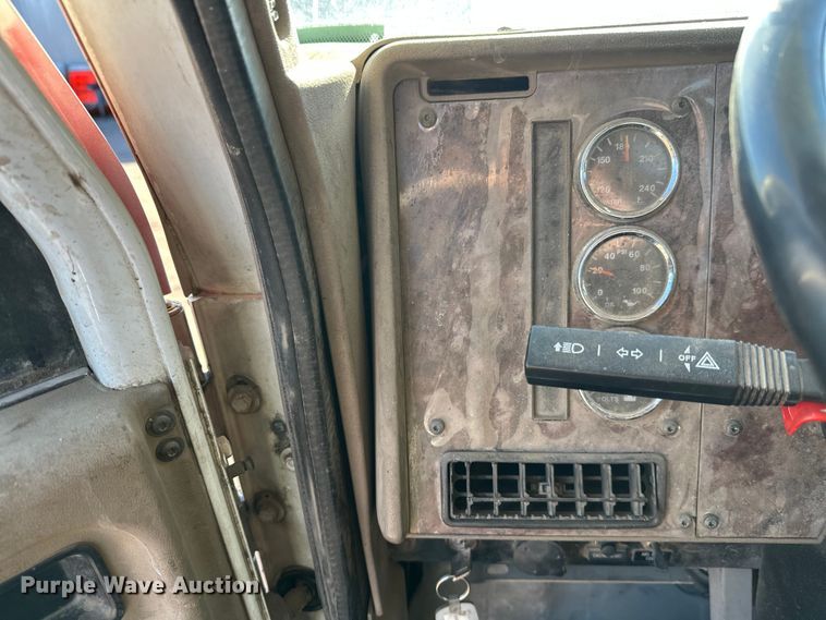 image for item DW4343 2006 International 5500i ready mix truck