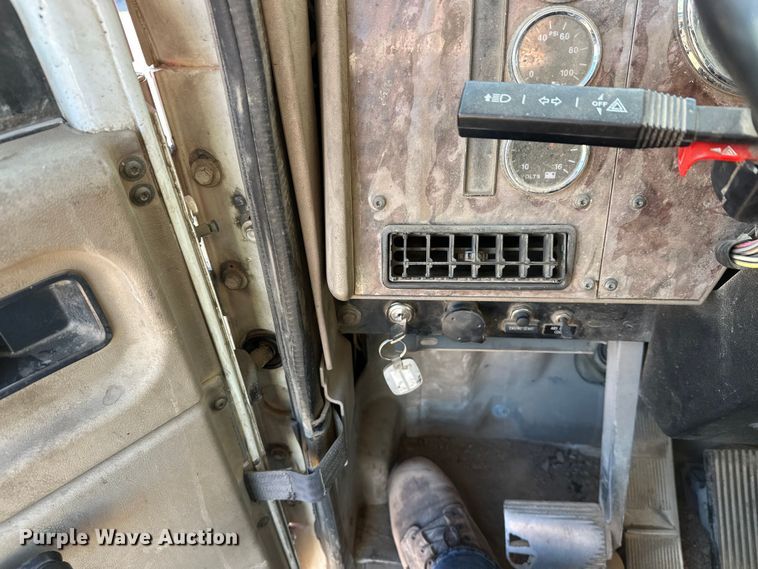 image for item DW4343 2006 International 5500i ready mix truck