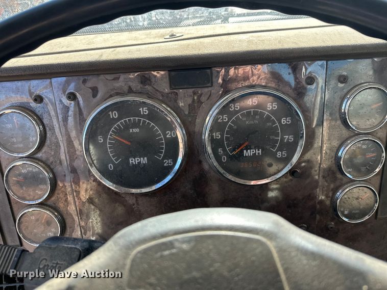 image for item DW4343 2006 International 5500i ready mix truck