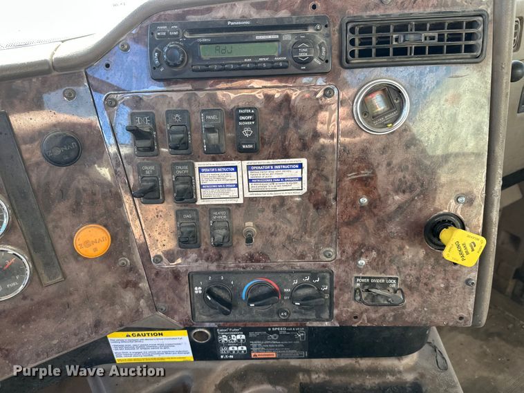 image for item DW4343 2006 International 5500i ready mix truck