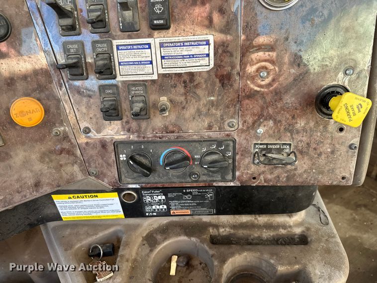 image for item DW4343 2006 International 5500i ready mix truck