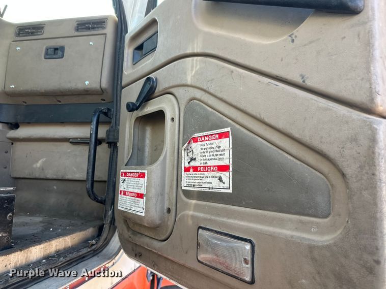 image for item DW4343 2006 International 5500i ready mix truck