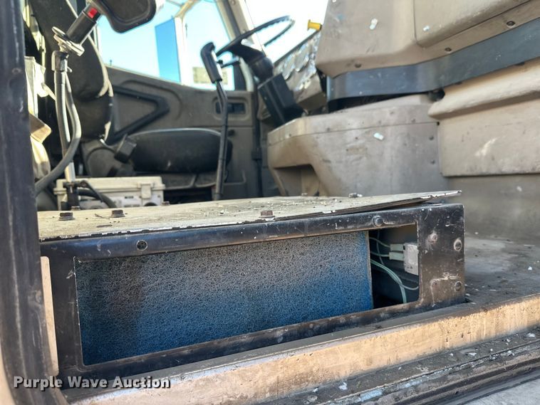 image for item DW4343 2006 International 5500i ready mix truck