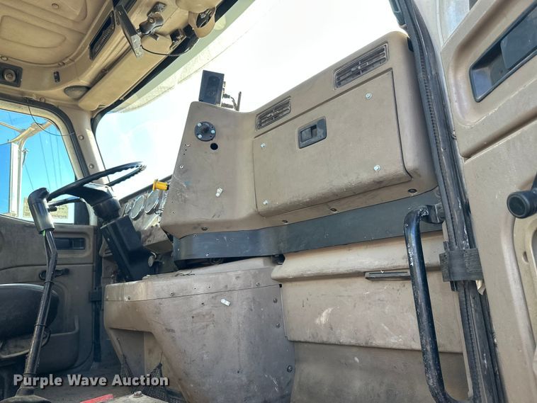 image for item DW4343 2006 International 5500i ready mix truck