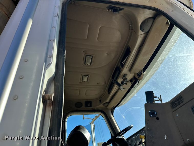 image for item DW4343 2006 International 5500i ready mix truck