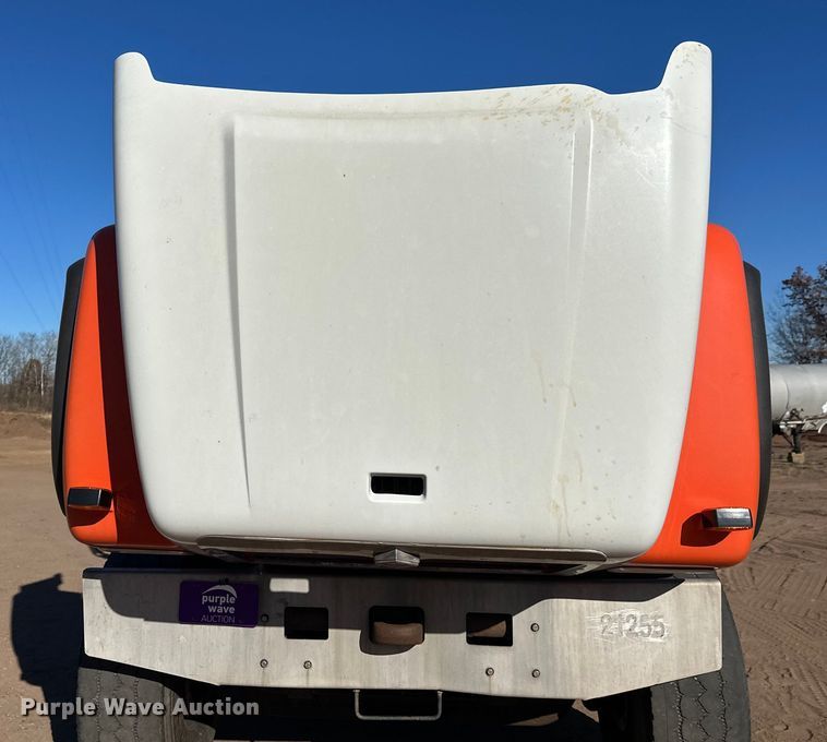 image for item DW4343 2006 International 5500i ready mix truck