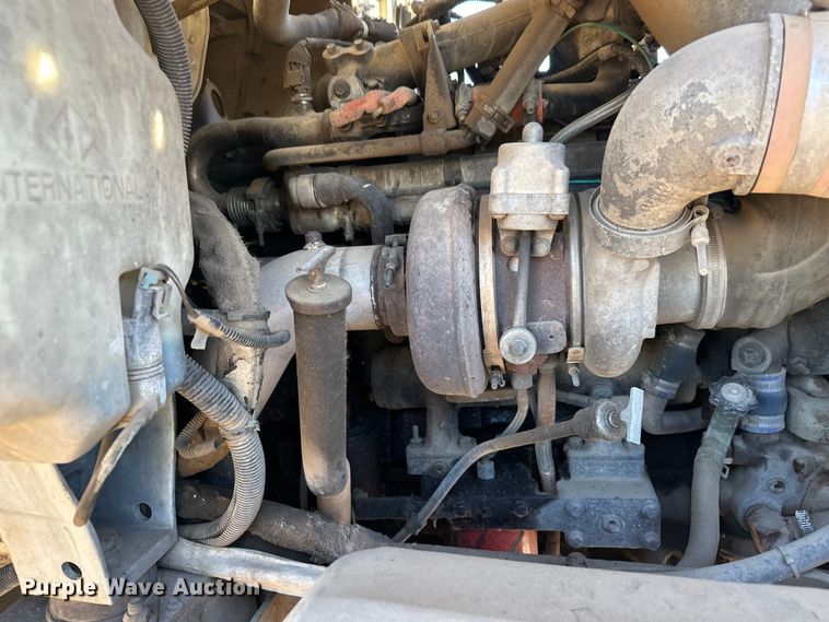 image for item DW4343 2006 International 5500i ready mix truck