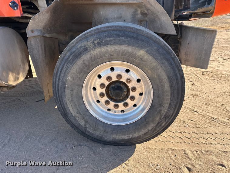 image for item DW4343 2006 International 5500i ready mix truck