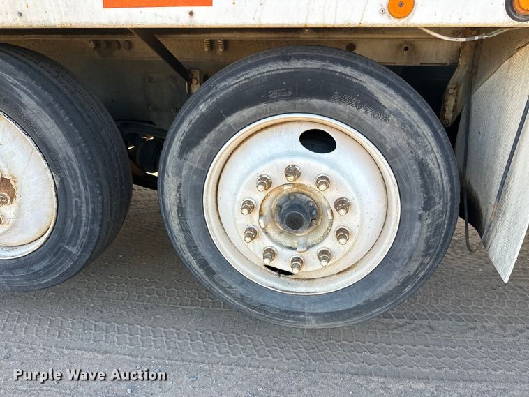 image for item DW4343 2006 International 5500i ready mix truck