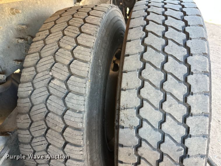 image for item DW4343 2006 International 5500i ready mix truck