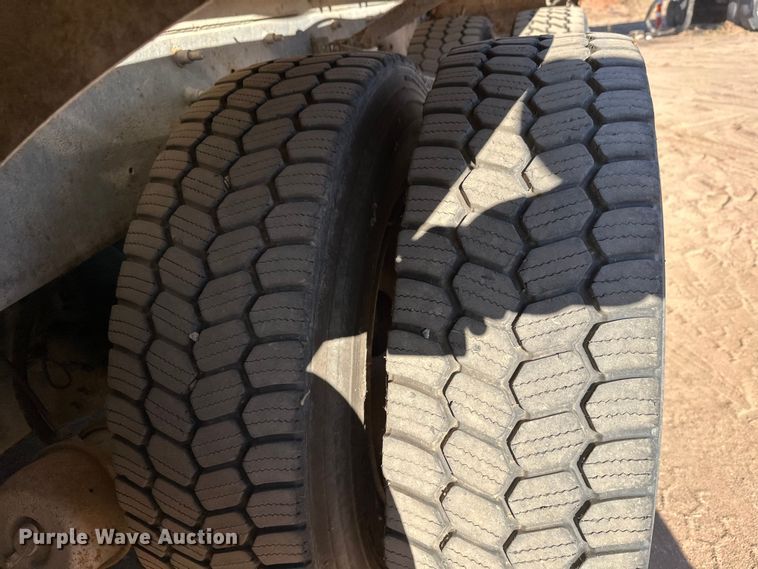 image for item DW4343 2006 International 5500i ready mix truck