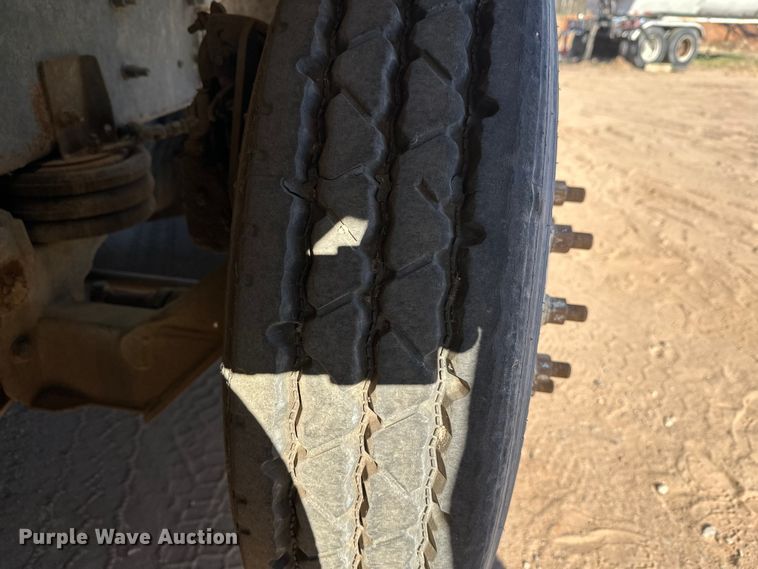 image for item DW4343 2006 International 5500i ready mix truck