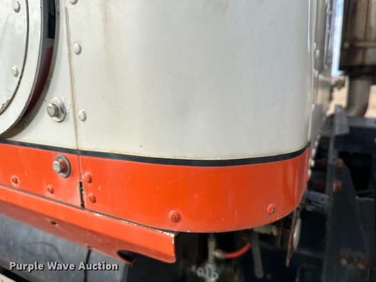 image for item DW4350 2001 International 5500i ready mix truck