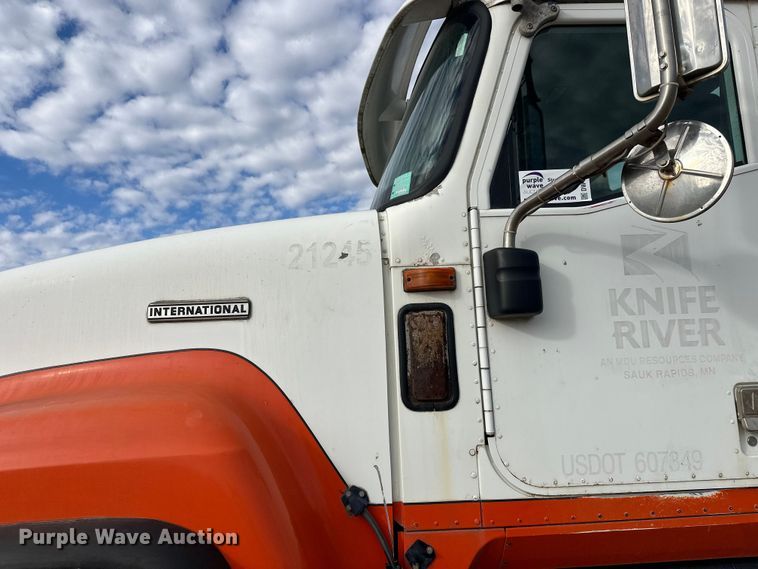 image for item DW4350 2001 International 5500i ready mix truck