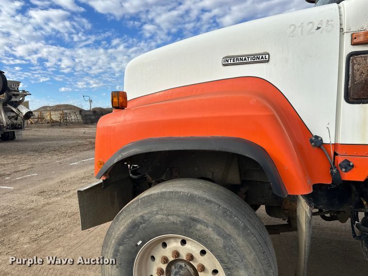 image for item DW4350 2001 International 5500i ready mix truck