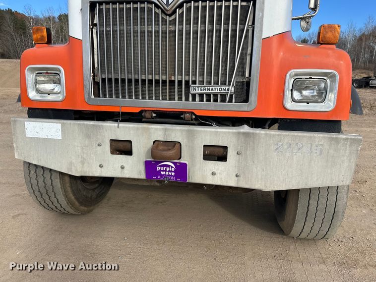 image for item DW4350 2001 International 5500i ready mix truck