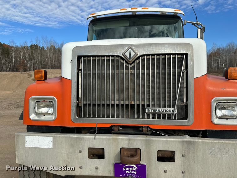 image for item DW4350 2001 International 5500i ready mix truck