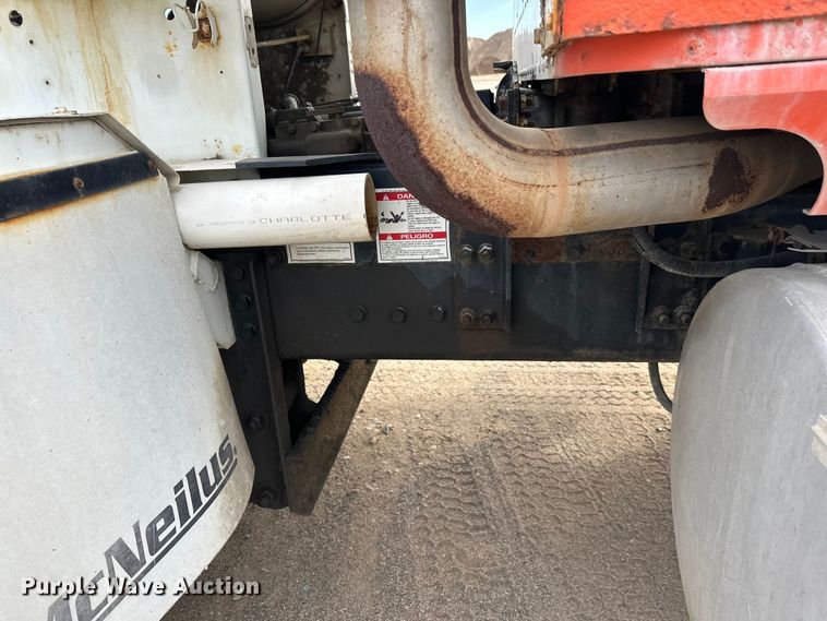 image for item DW4350 2001 International 5500i ready mix truck