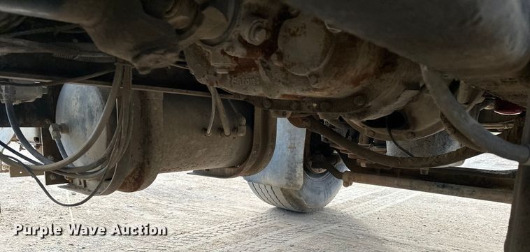 image for item DW4350 2001 International 5500i ready mix truck