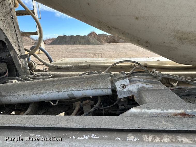 image for item DW4350 2001 International 5500i ready mix truck