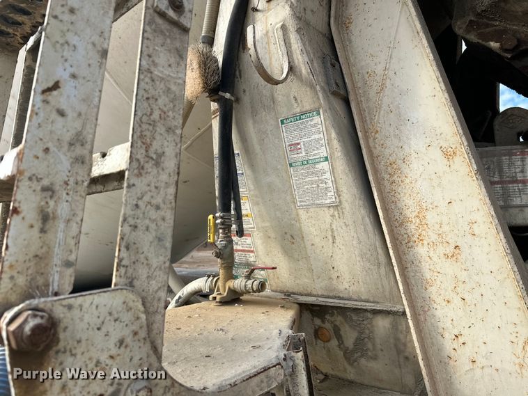 image for item DW4350 2001 International 5500i ready mix truck