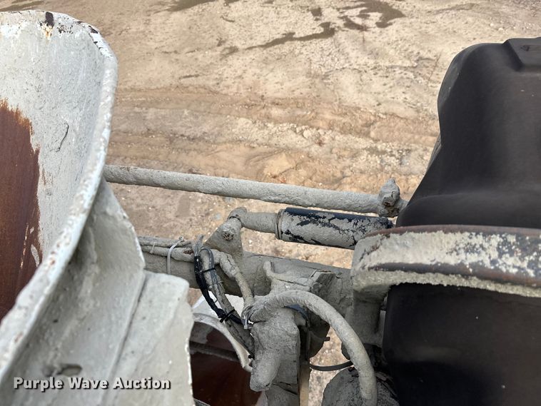 image for item DW4350 2001 International 5500i ready mix truck