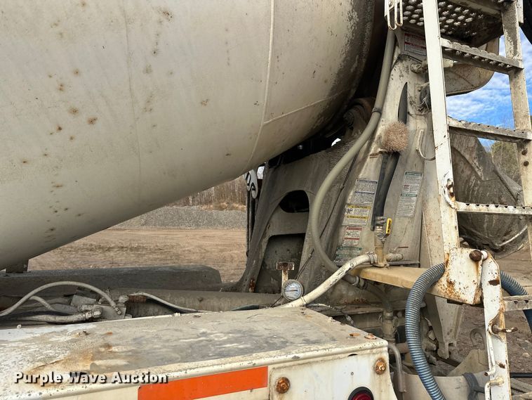 image for item DW4350 2001 International 5500i ready mix truck