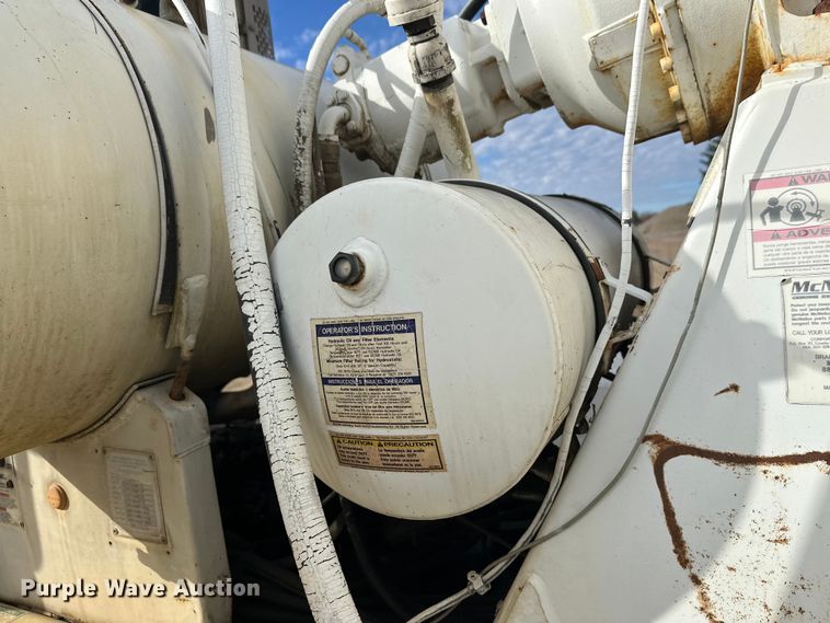 image for item DW4350 2001 International 5500i ready mix truck