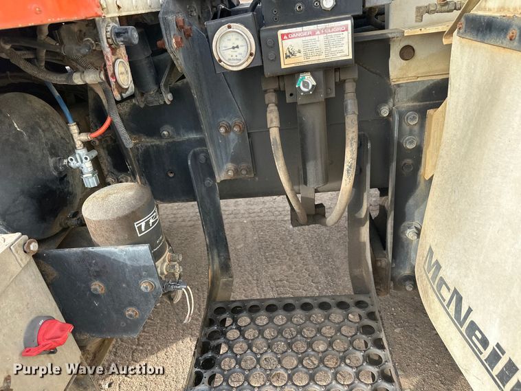 image for item DW4350 2001 International 5500i ready mix truck