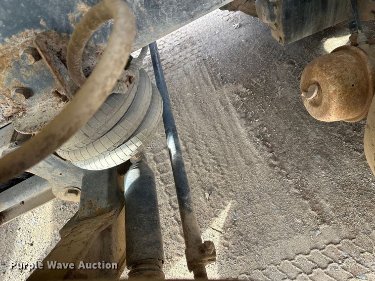 image for item DW4350 2001 International 5500i ready mix truck