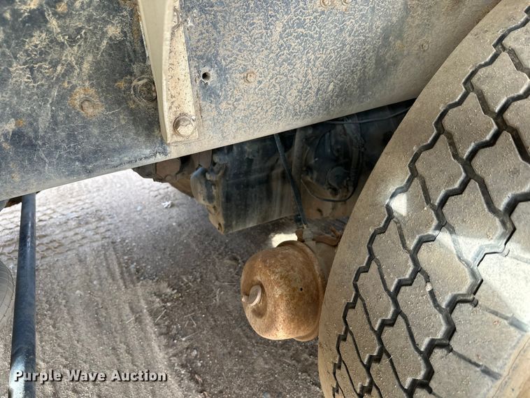 image for item DW4350 2001 International 5500i ready mix truck