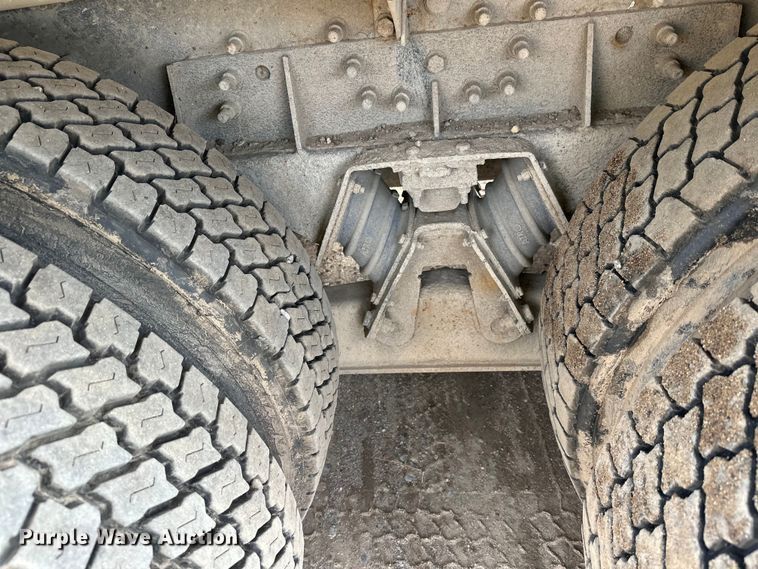 image for item DW4350 2001 International 5500i ready mix truck