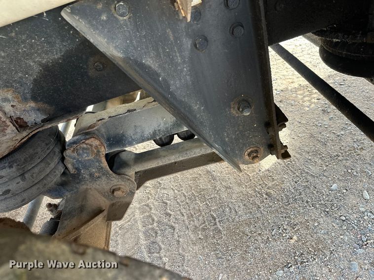 image for item DW4350 2001 International 5500i ready mix truck