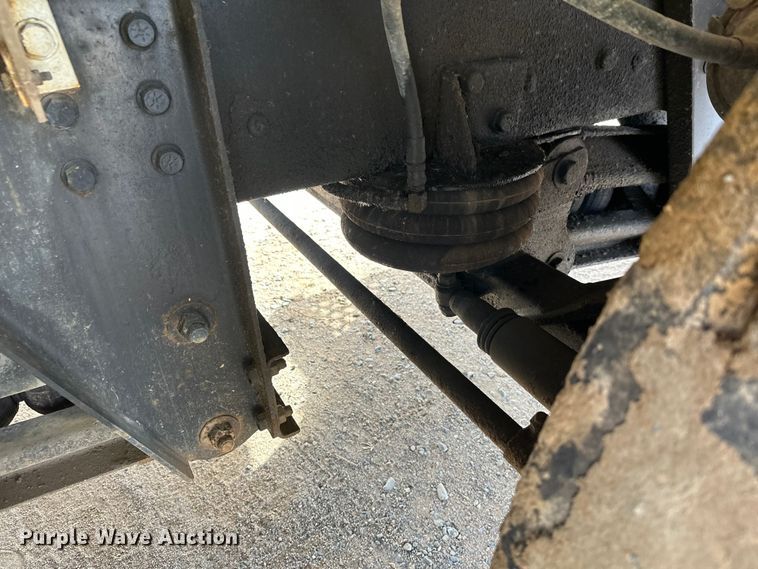 image for item DW4350 2001 International 5500i ready mix truck