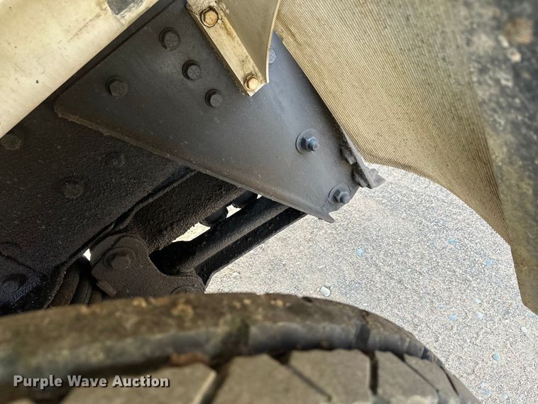 image for item DW4350 2001 International 5500i ready mix truck