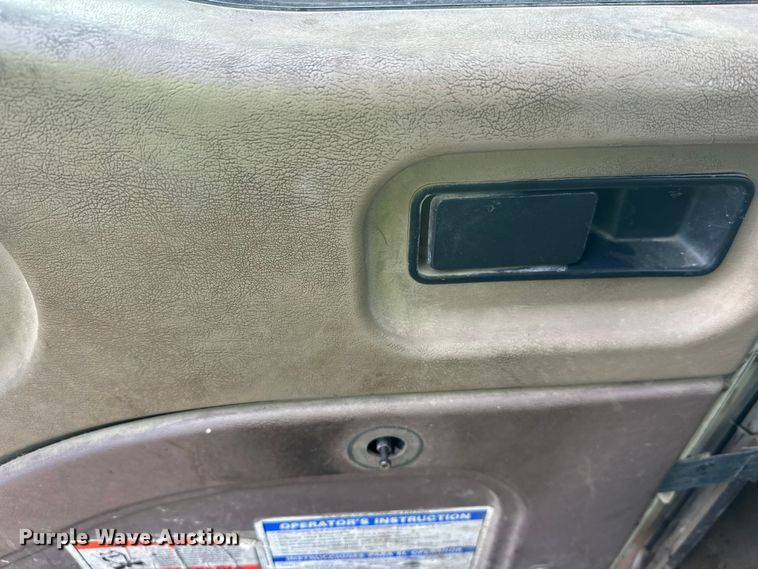 image for item DW4350 2001 International 5500i ready mix truck