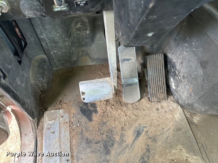 image for item DW4350 2001 International 5500i ready mix truck