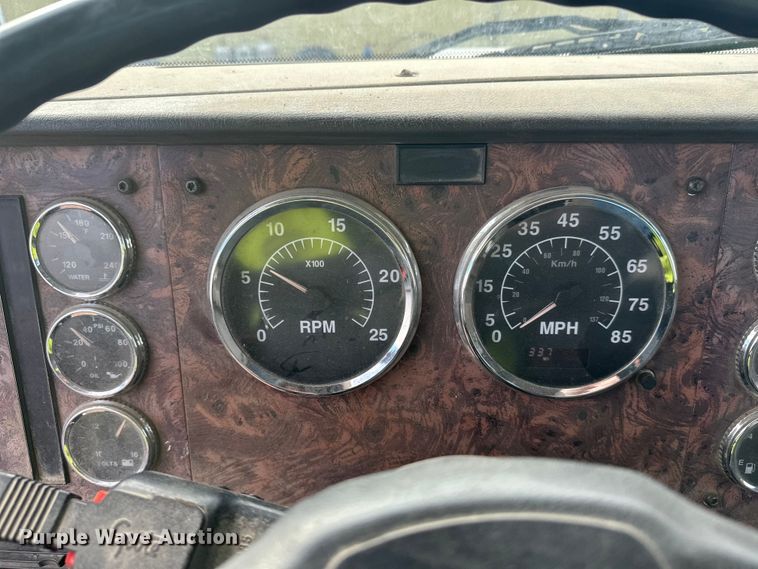 image for item DW4350 2001 International 5500i ready mix truck