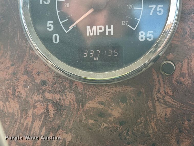 image for item DW4350 2001 International 5500i ready mix truck