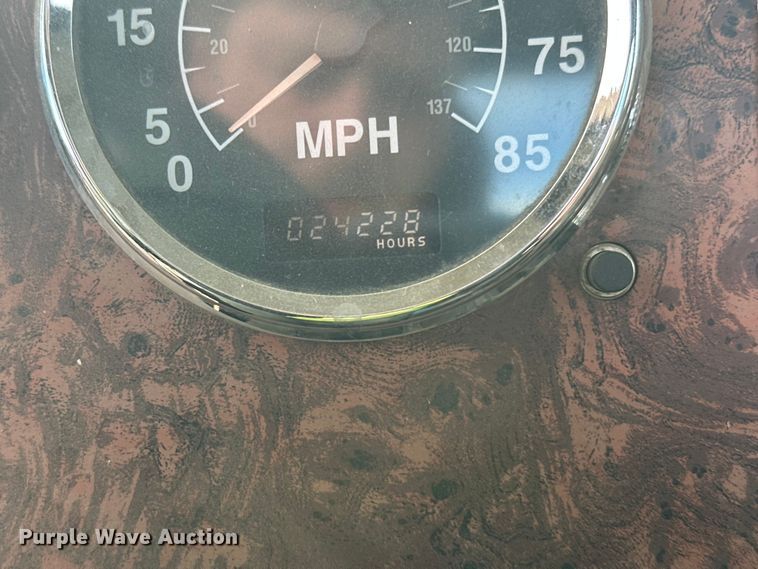 image for item DW4350 2001 International 5500i ready mix truck