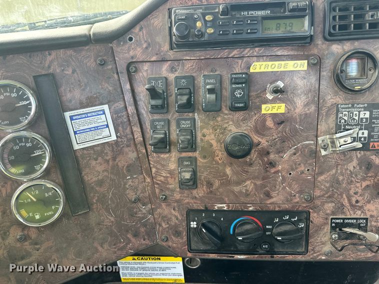image for item DW4350 2001 International 5500i ready mix truck