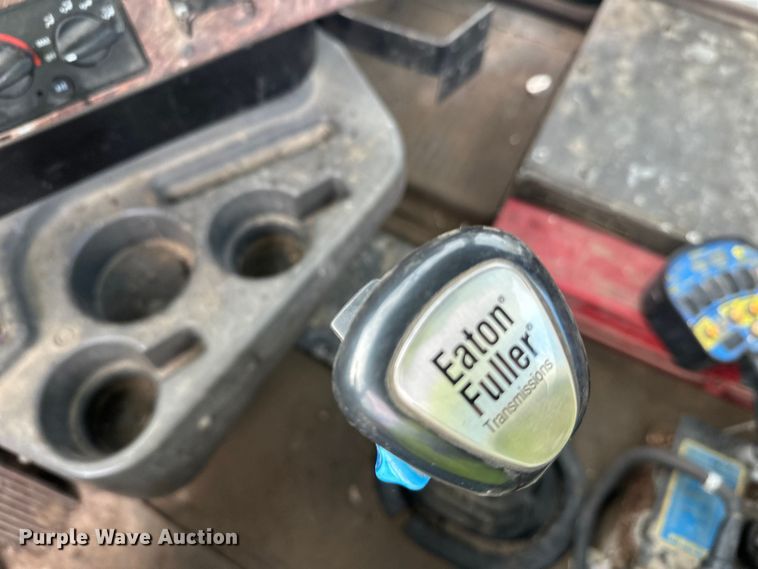 image for item DW4350 2001 International 5500i ready mix truck