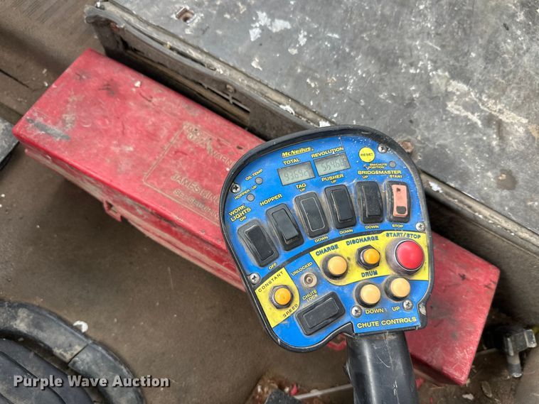 image for item DW4350 2001 International 5500i ready mix truck