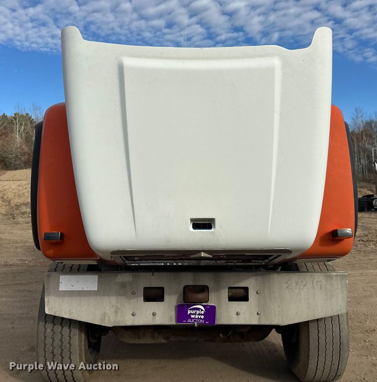 image for item DW4350 2001 International 5500i ready mix truck