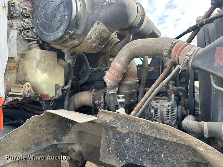 image for item DW4350 2001 International 5500i ready mix truck