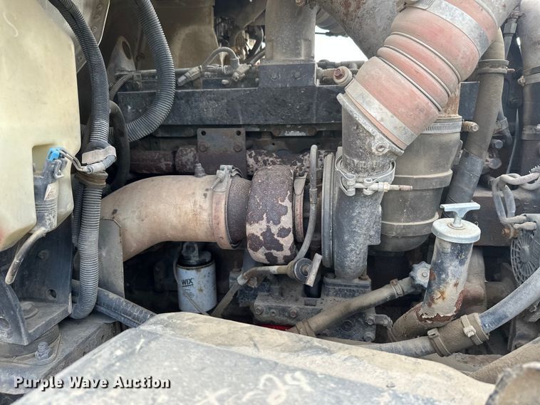 image for item DW4350 2001 International 5500i ready mix truck