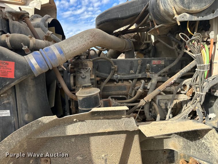 image for item DW4350 2001 International 5500i ready mix truck