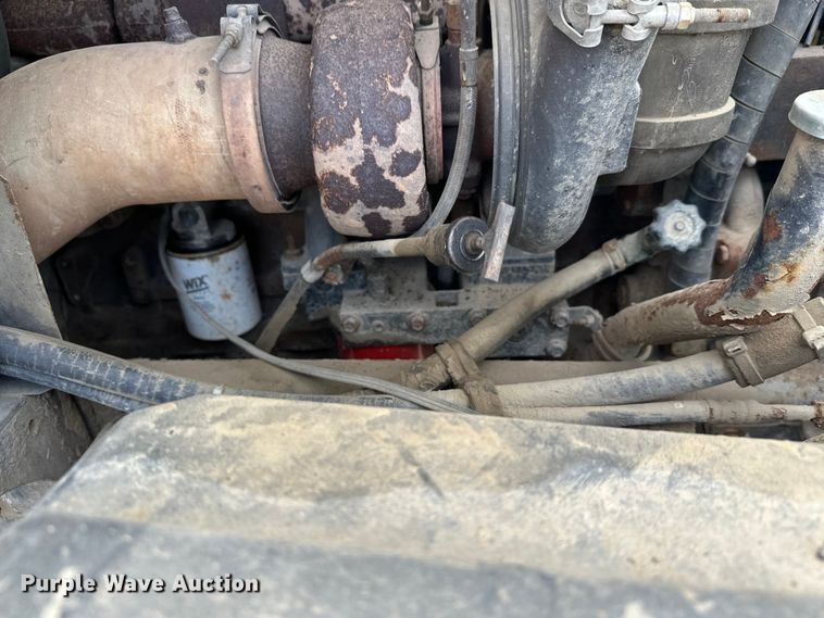 image for item DW4350 2001 International 5500i ready mix truck