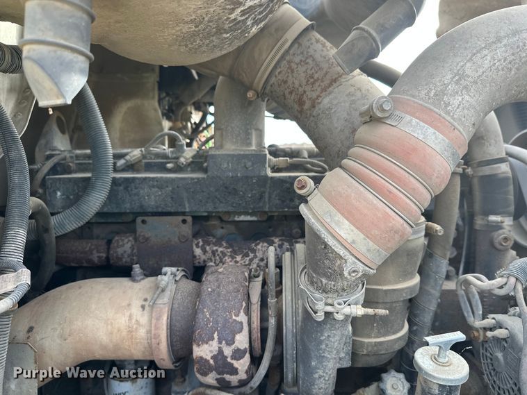 image for item DW4350 2001 International 5500i ready mix truck