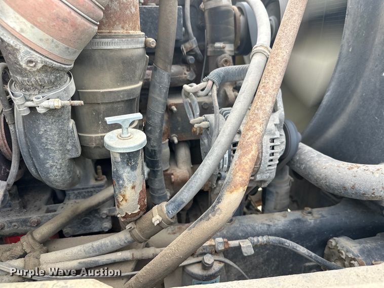 image for item DW4350 2001 International 5500i ready mix truck